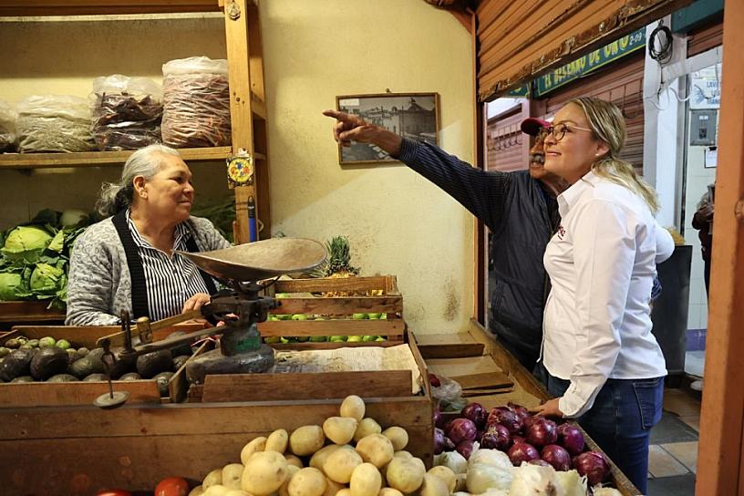 SE REÚNE VERÓNICA DÍAZ CON COMERCIANTES DE EL MINERAL 