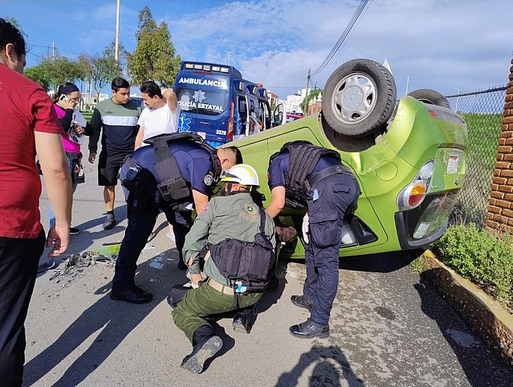 SE REPORTA ACCIDENTE EN VIALIDAD SAN SIMÓN