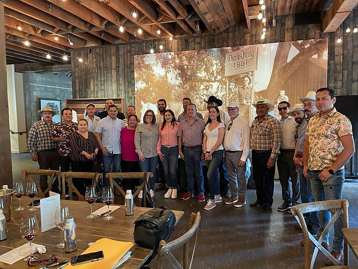  SE REUNE ALCALDE DE JEREZ CON CLUB MIGRANTE Y CONCEJAL DE SANTA HELENA, CALIFRONIA.