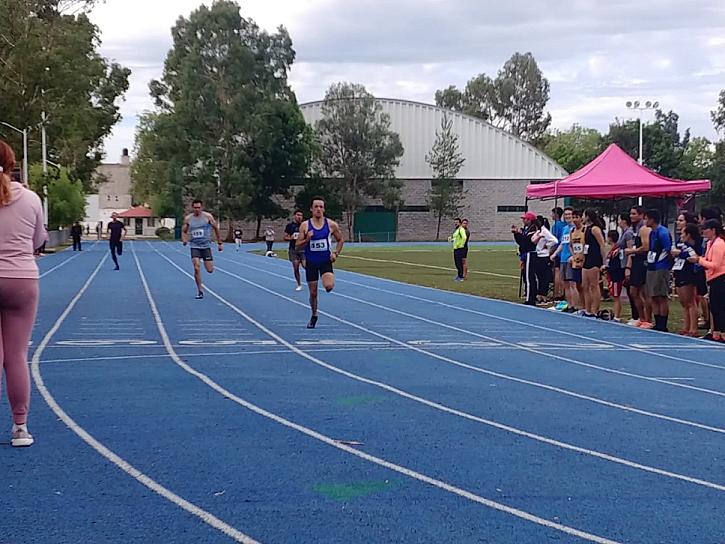 SE VIVE GRAN AMBIENTE FAMILIAR EN CARRERA 5K EN PISTA EN JEREZ
