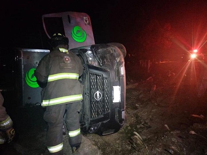 SE VUELCA CAMIÓN DE PAQUETERÍA EN TRAMO ZACATECAS- VILLANUEVA