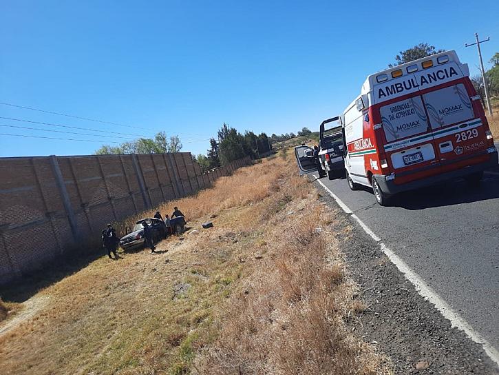 SE VUELCA CAMIONETA EN CARRETERA FEDERAL 23 