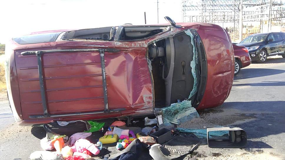 SE VUELCA CAMIONETA SOBRE CARRETERA FEDERAL 45