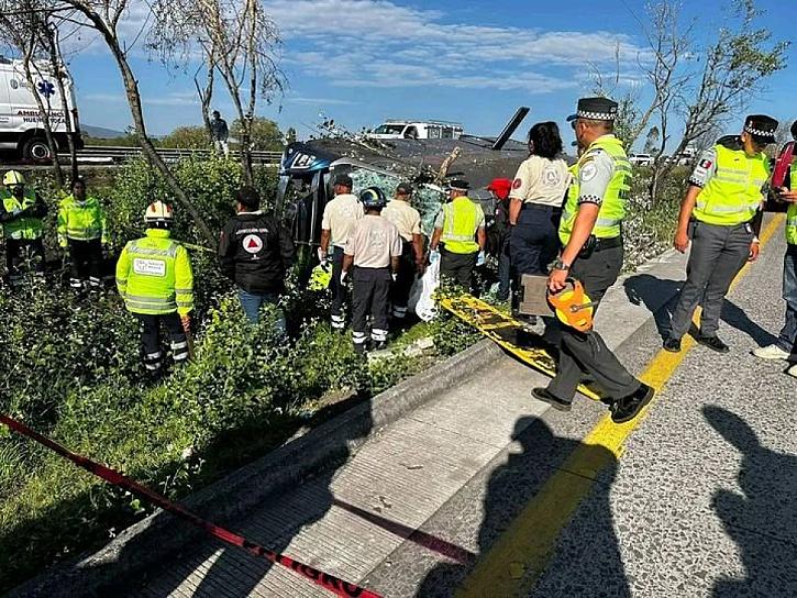 SIETE MUERTOS Y 13 LESIONADOS, SALDO DE ACCIDENTE EN LA MÉXICO - QUERÉTARO 