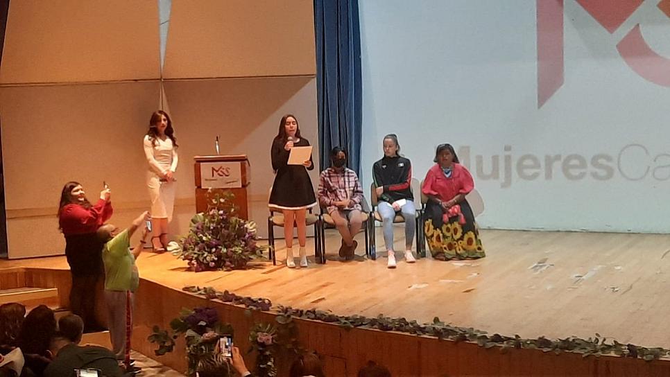 SIGNA MANIFIESTO MUJERES CAMINANDO EN PRO DE LAS NIÑAS Y ADOLESCENTES