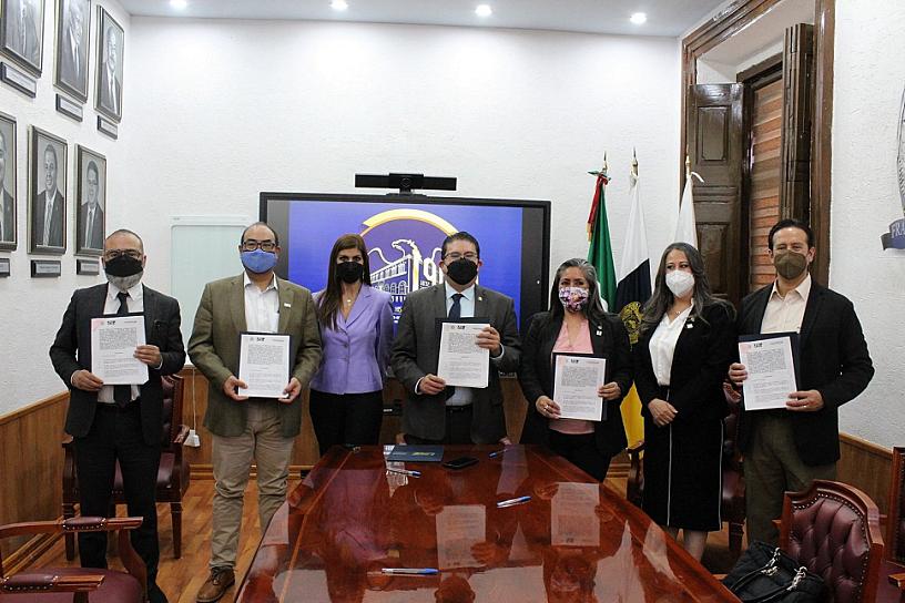SIGNAN CONVENIO UAZ Y CANACINTRA