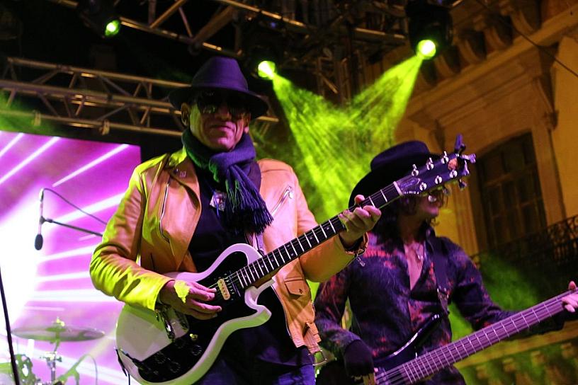 SIGUE EL BLUES CON JUAN HERNÁNDEZ Y SU BANDA