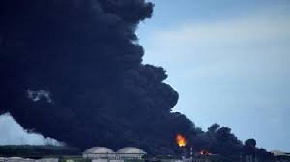 SIN CONTROLAR, INCENDIO EN UN DÉPOSITO DE COMBUSTIBLE EN MATANZAS 