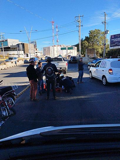 ACCIDENTE EN MOTO DEJA DOS LESIONADOS