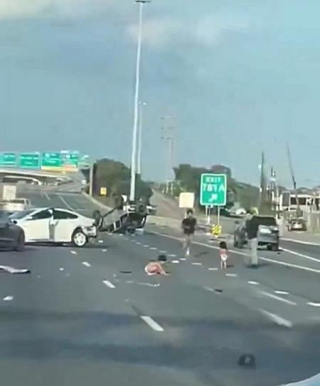 SOBREVIVEN DOS NIÑOS PEQUEÑOS A VOLCADURA