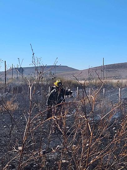 SOFOCAN BOMBEROS INCENDIO DE HIERBA SECA EN MACHINES
