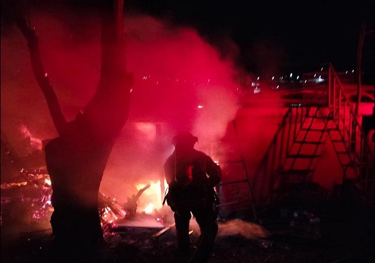 SOFOCAN INCENDIO DE UN COMERCIO EN LA CAPITAL