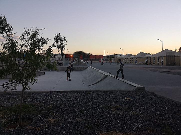 SOLICITAN FRESNILLENSES LUMINARIAS EN CENTRO DE DESARROLLO COMUNITARIO