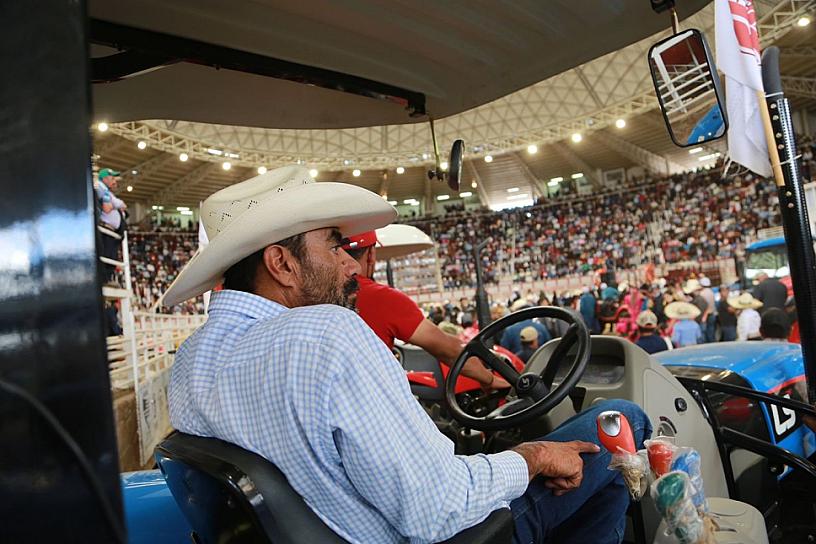 SORTEAN APOYOS PARA LA ADQUISICIÓN DE MAQUINARIA ESPECIALIZADA Y 200 TRACTORES