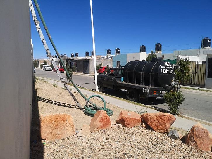SUFEN HABITANTES DE LOMAS DEL MINERAL POR DESABASTO DE AGUA POTABLE 