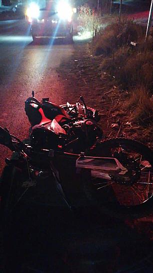SUFRE UN HOMBRE ACCIDENTE EN MOTOCICLETA 