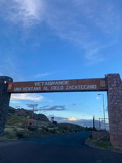 SUJETOS ARMADOS CAUSAN PÁNICO EN VETAGRANDE; SECUESTRAN A VARIAS PERSONAS Y ALLANAN CASAS 