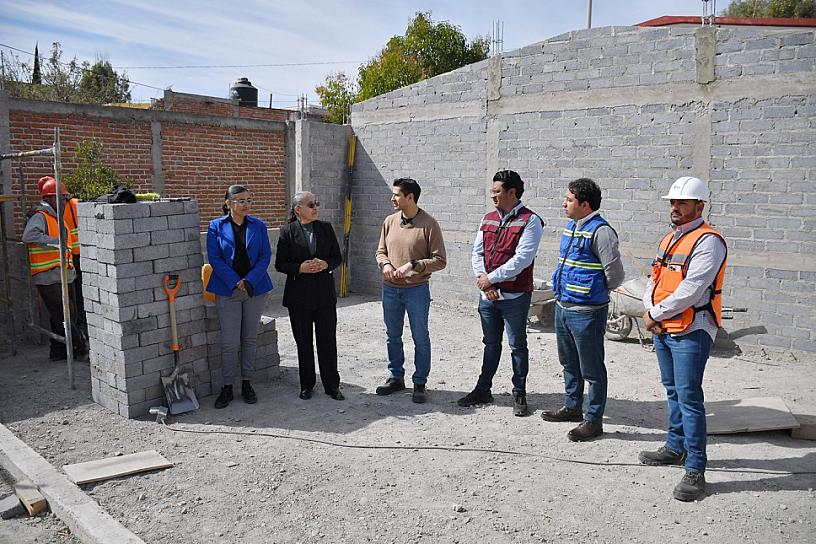 SUPERVISA ALCALDE CONSTRUCCIÓN DE UN AULA EN EL JARDÍN DE NIÑOS JUAN ESCUTIA