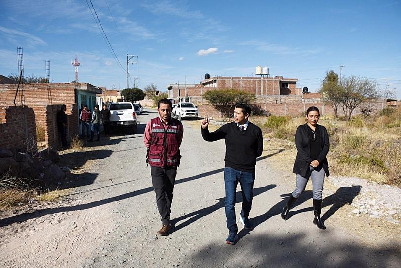 SUPERVISA ALCALDE JULIO CÉSAR CHÁVEZ AMPLIACIÓN DE RED ELÉCTRICA EN COLONIA LA ESTRELLA 