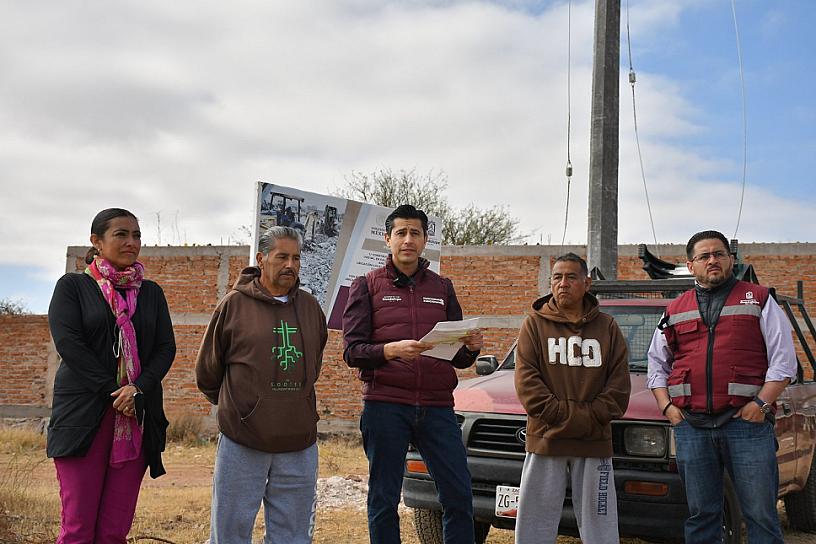 SUPERVISA ALCALDE OBRA DE ELECTRIFICACIÓN EN COLONIA CHE GUEVARA