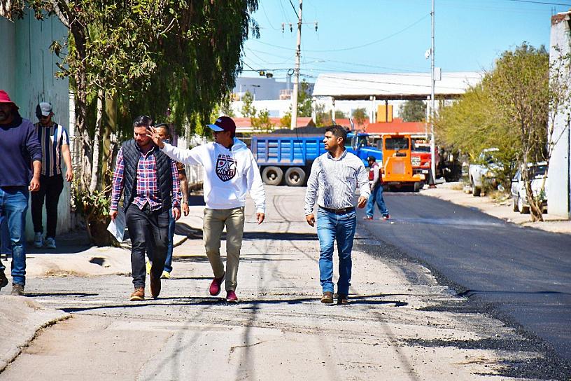 SUPERVISA ALCALDE REENCARPETAMIENTO EN VILLAS DE GUADALUPE 
