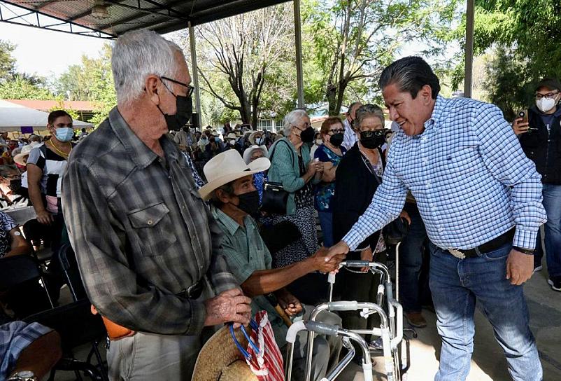 SUPERVISA DAVID MONREAL ENTREGA DE PENSIONES PARA EL BIENESTAR EN MOYAHUA