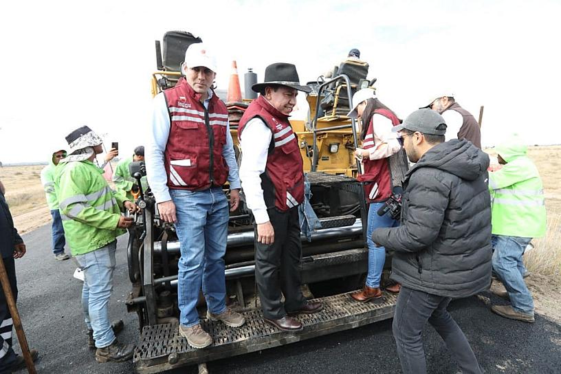 SUPERVISA DAVID MONREAL MÓDULO DE PAVIMENTACIÓN EN FRESNILLO