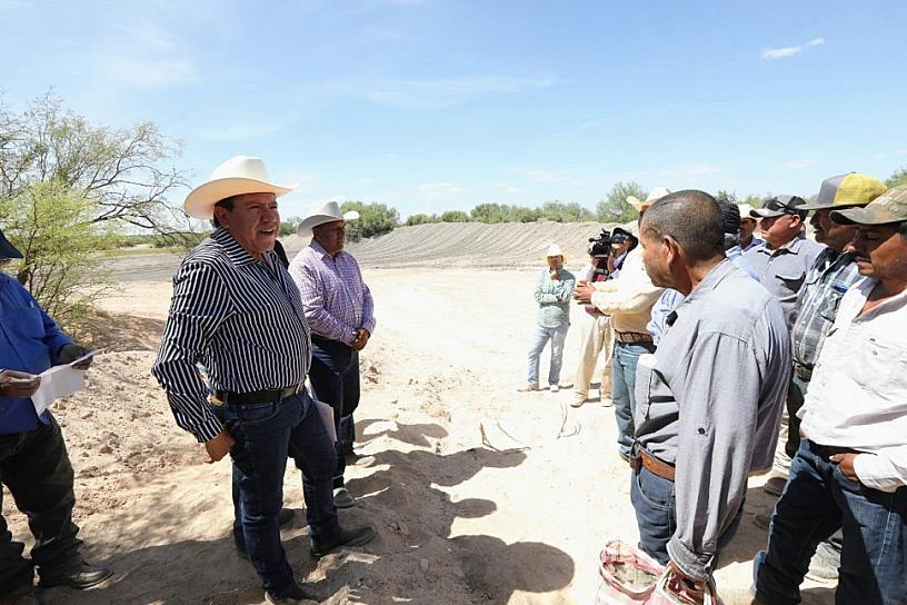 SUPERVISA DAVID MONREAL TRABAJOS DE DESAZOLVE DE PRESA Y LAGUNA&nbsp;