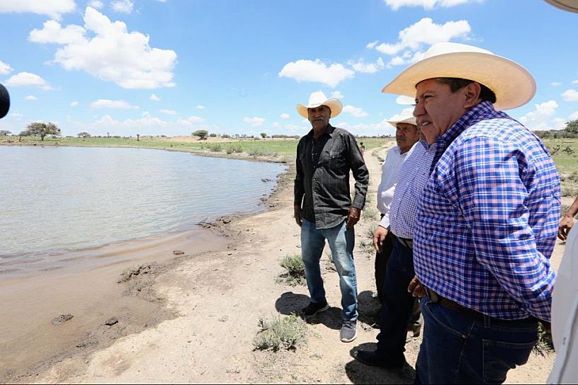 SUPERVISA DAVID MONREAL ÁVILA LIMPIEZA DE BORDOS EN FRESNILLO