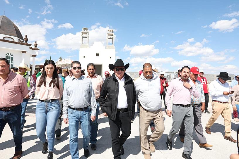 SUPERVISA GOBERNADOR AVANCES DE GIMNASIO Y PANTEÓN EN PLATEROS