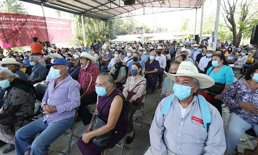 SUPERVISA GOBERNADOR ENTREGA DE APOYO A LOS ABUELITOS 