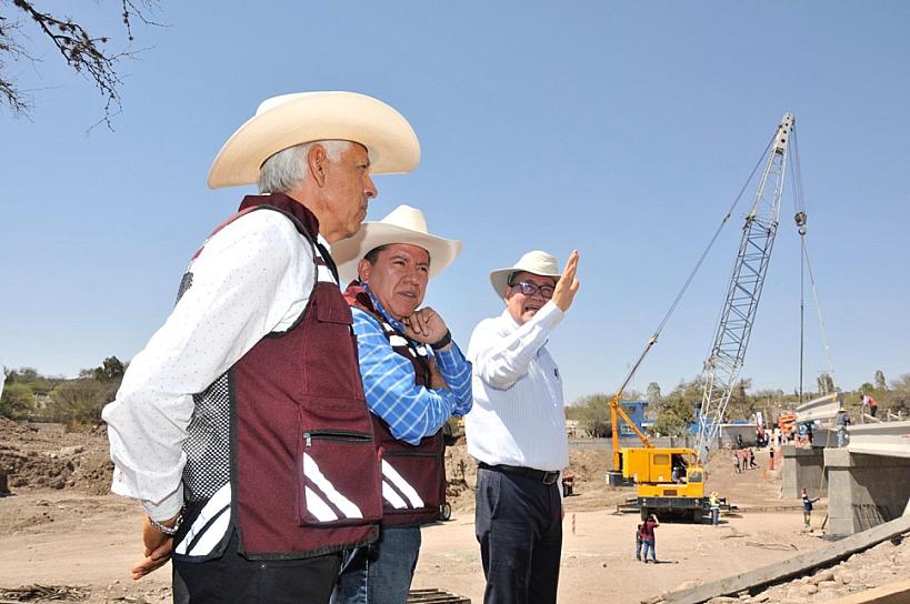 SUPERVISA GOBERNADOR OBRA EN TEPETONGO