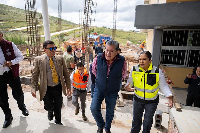 SUPERVISA GOBERNADOR OBRAS DE CONSTRUCCIÓN EN TELESECUNDARIA 76 