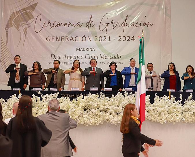 ACOMPAÑA ALCALDESA DE FRESNILLO A EGRESADOS DE LA UAZ