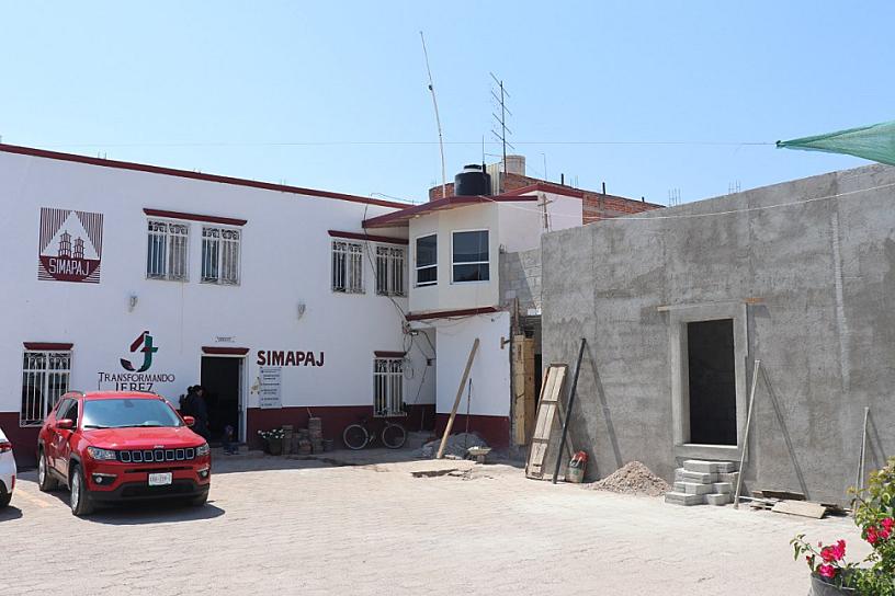 SUPERVISA HUMBERTO SALAZAR AVANCES DE REMODELACIÓN EN EL SIMAPAJ 