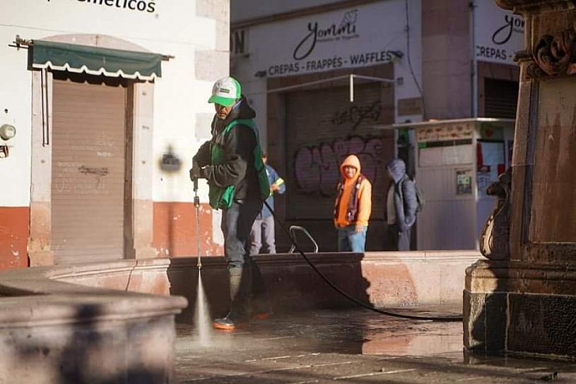 SUPERVISA JORGE MIRANDA TRABAJOS DE MANTENIMIENTO EN LA PLAZUELA GENARO CODINA
