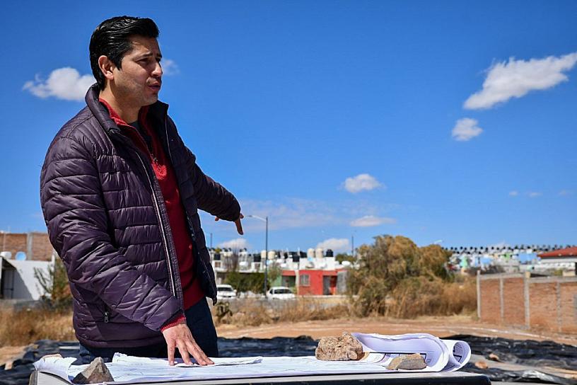 SUPERVISA JULIO CÉSAR CHÁVEZ CONSTRUCCIÓN DE PARQUE DEL BIENESTAR