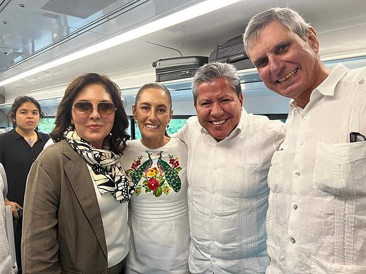 ACOMPAÑA DAVID MONREAL A AMLO EN INAUGURACIÓN DE UN HOTEL DEL TREN MAYA 