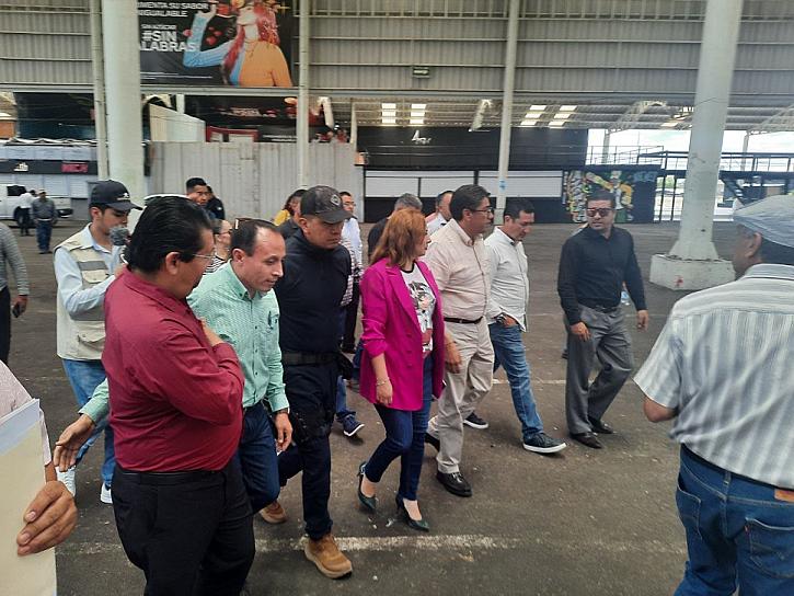 SUPERVISAN AUTORIDADES INSTALACIONES DE LA FENAFRE 