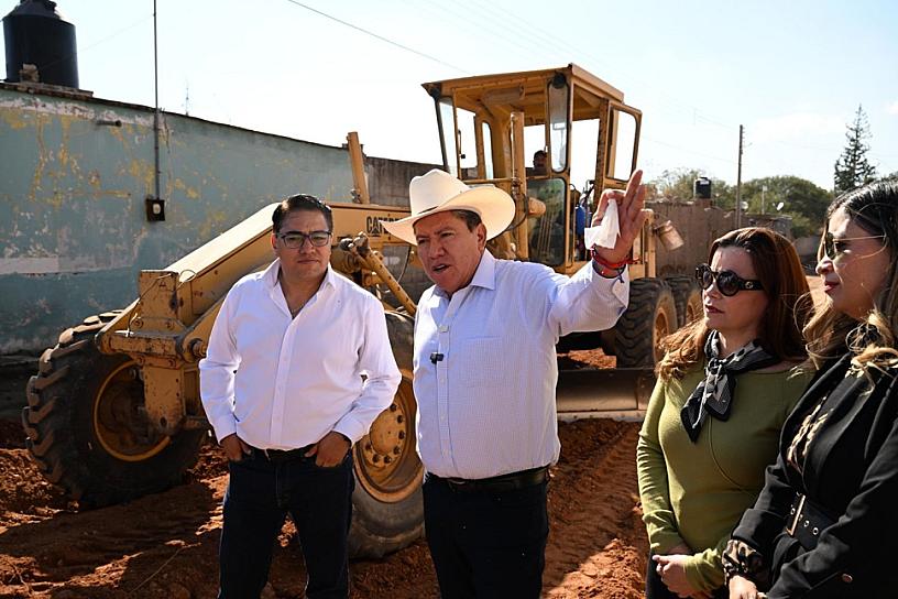 Supervisan modernización de infraestructura vial en Luis Moya