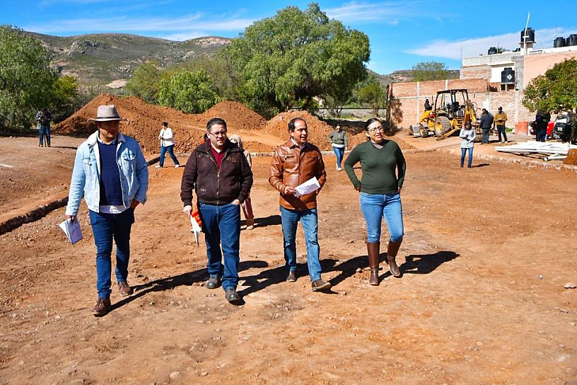 SUPERVISA PEPE SALDÍVAR CONSTRUCCIÓN DE PARQUE RECREATIVO EN EL MEZQUITAL 