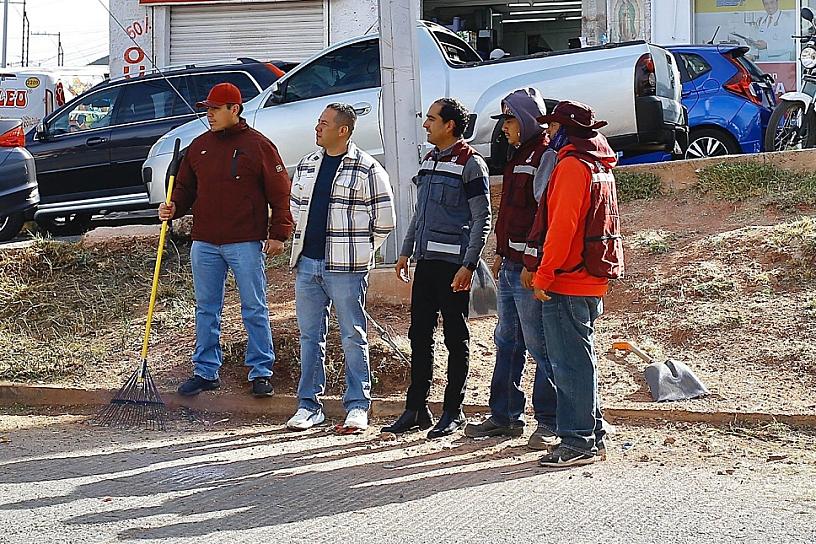 SUPERVISA PEPE SALDÍVAR LIMPIEZA DE ESPACIOS PÚBLICOS EN GAVILANES 