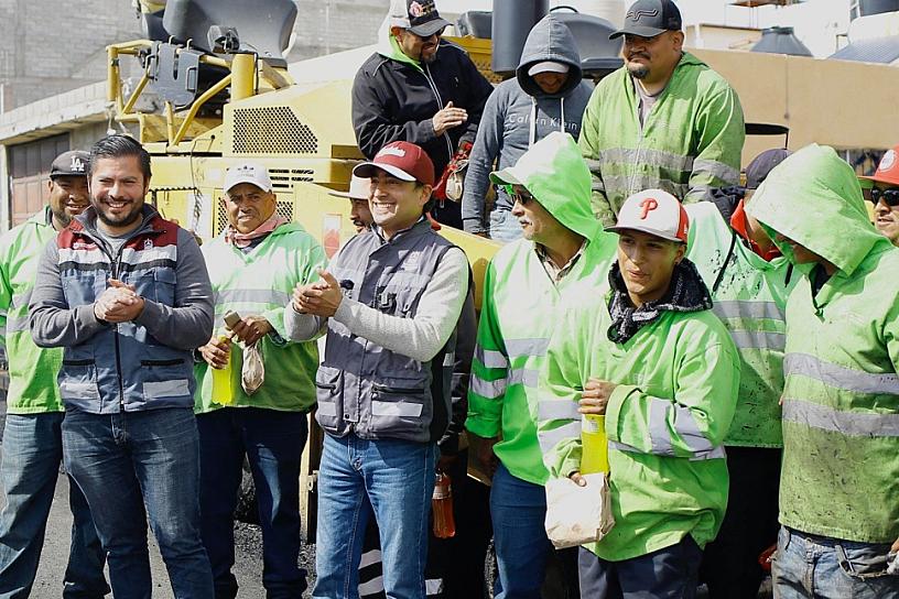 SUPERVISA PEPE SALDÍVAR PAVIMENTACIÓN EN JARDINES DE SAUCEDA 