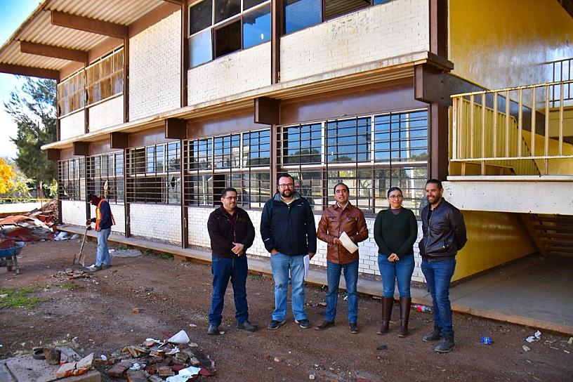 SUPERVISA PEPE SALDÍVAR REHABILITACIÓN DE AULAS EN LA SECUNDARIA PEDRO RUIZ 