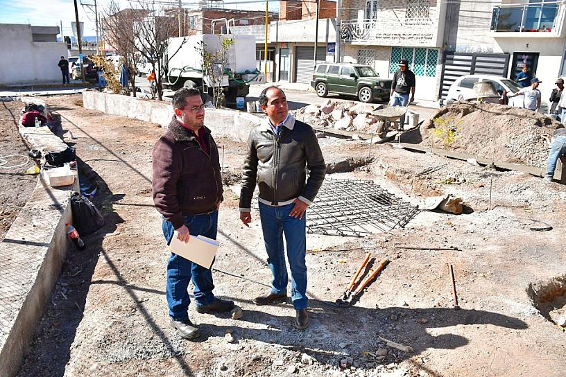 SUPERVISA PEPE SALDÍVAR REHABILITACIÓN DEL PARQUE EN COLONIA CONQUISTADORES 