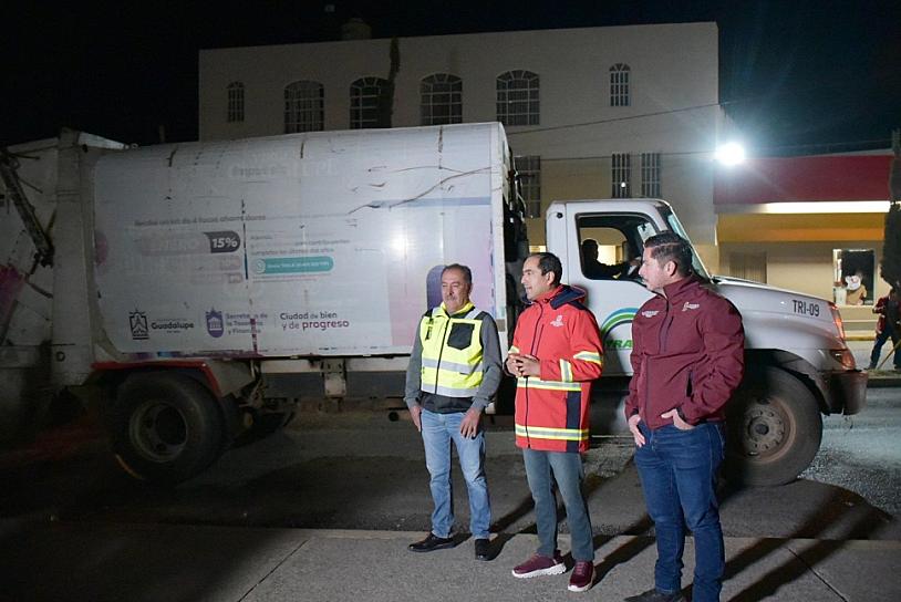 SUPERVISA PEPE SALDÍVAR SERVICIOS PÚBLICOS EN LA COLONIA CAMINO REAL