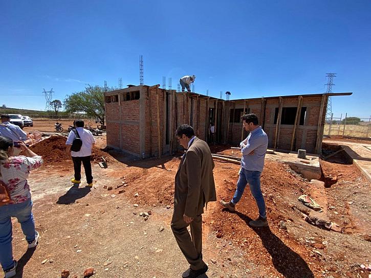 SUPERVISA SAÚL MONREAL OBRAS EN EL MINERAL 