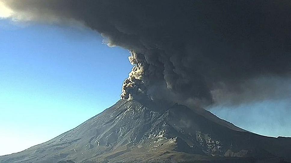 SUSPENDE AEROPUERTO DE PUEBLA OPERACIONES POR CENIZA DEL POPOCATÉPETL 