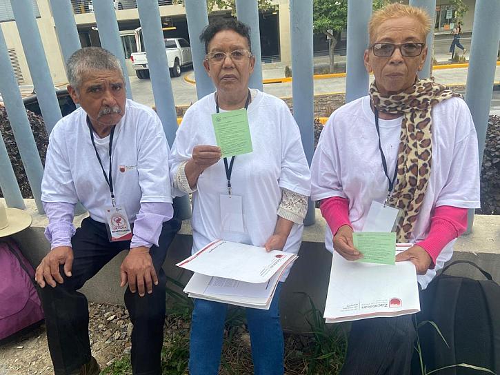 ACOMPAÑA SEZAMI A ADULTOS MAYORES A SU CITA CONSULAR PARA LA VISA