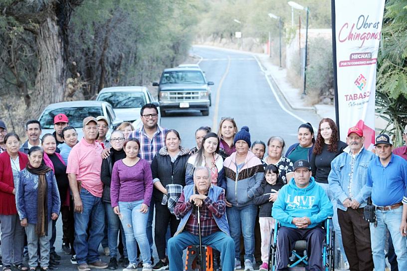 LE CUMPLE GIL MARTÍNEZ A LOS TABASQUENSES; ENTREGA CARRETERA